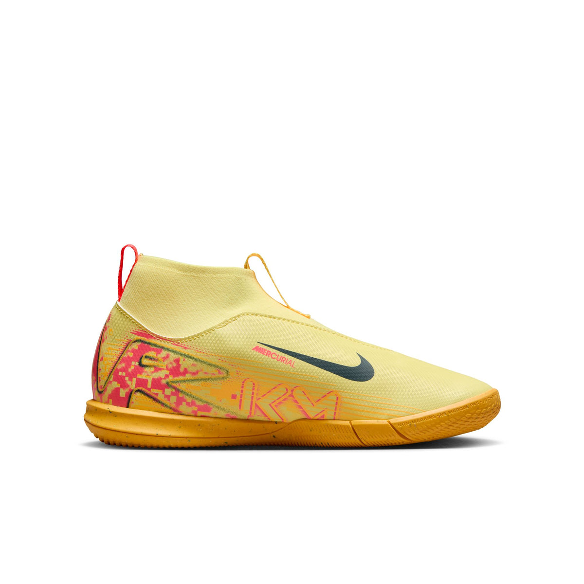 Nike soccer cleats laceless deals
